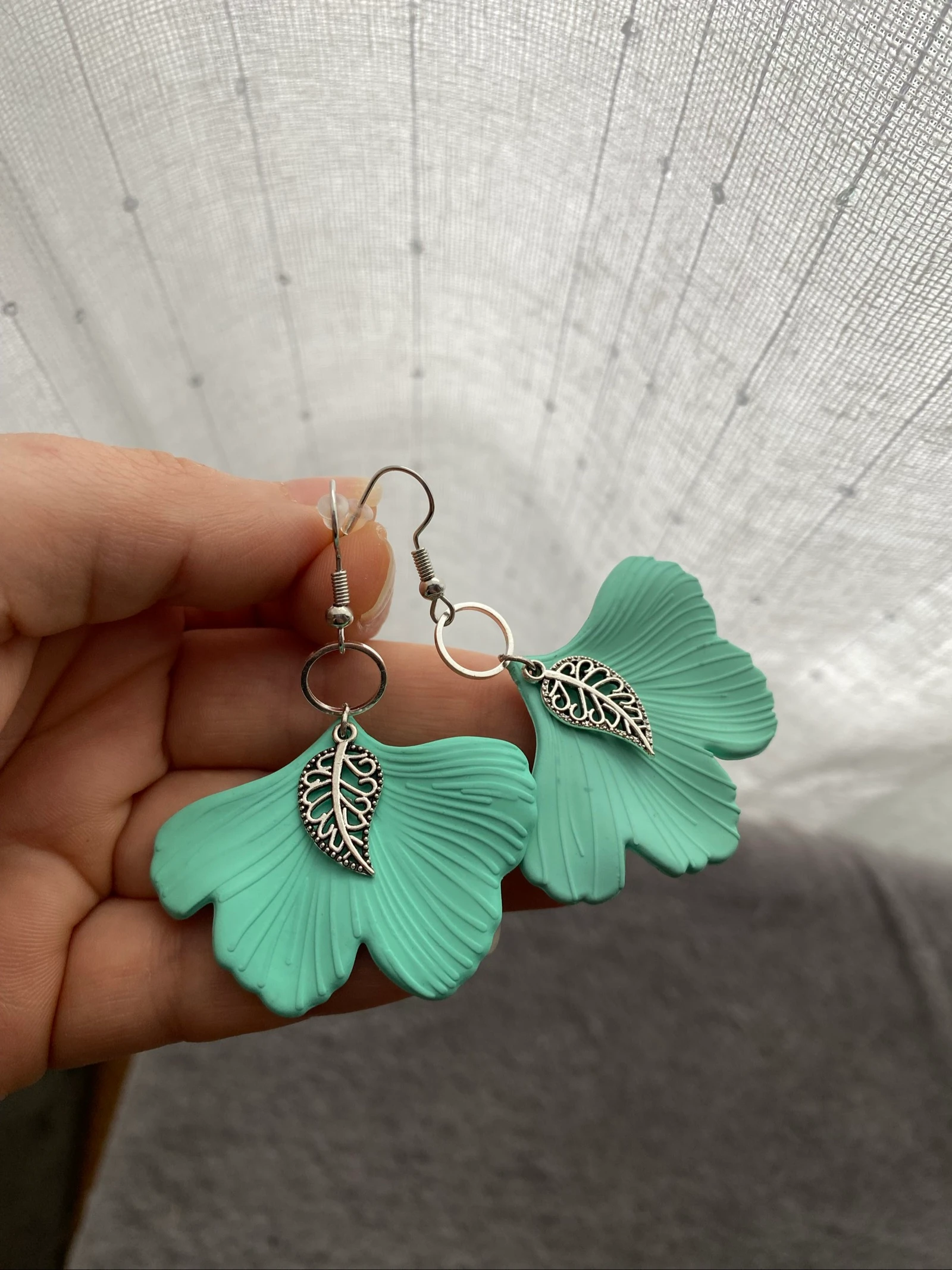 🌙 Brincos Gingko turquesa e folha prateada 🌿 – photo 3